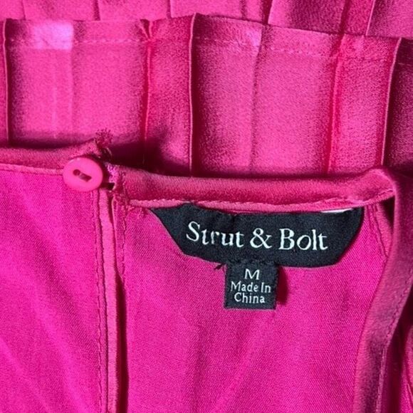 Strut & Bolt Silky Pleated Tiered Summer Dress Size M Barbie Pink - Picture 4 of 5
